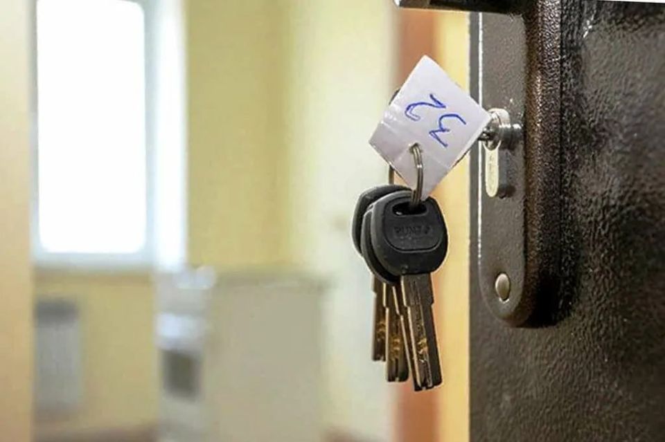 Сегодня около полуночи БПЛА противника ударил в жилую многоэтажку в Лисичанске Сегодня около полуночи БПЛА противника ударил в жилую многоэтажку в Лисичанске