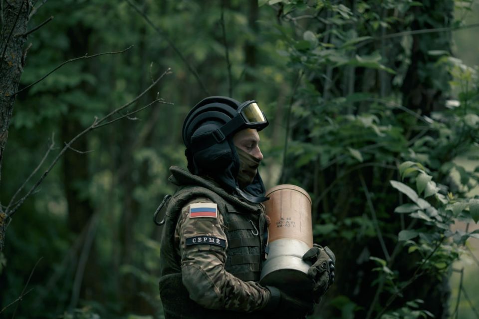 Минобороны России: Танкисты 20-й гвардейской общевойсковой армии группировки войск «Запад» завершили занятия по боевой подготовке и боевому слаживанию на полигоне в ЛНР Минобороны России: Танкисты 20-й гвардейской общевойсковой армии группировки войск «Запад» завершили занятия по боевой подготовке и боевому слаживанию на полигоне в ЛНР