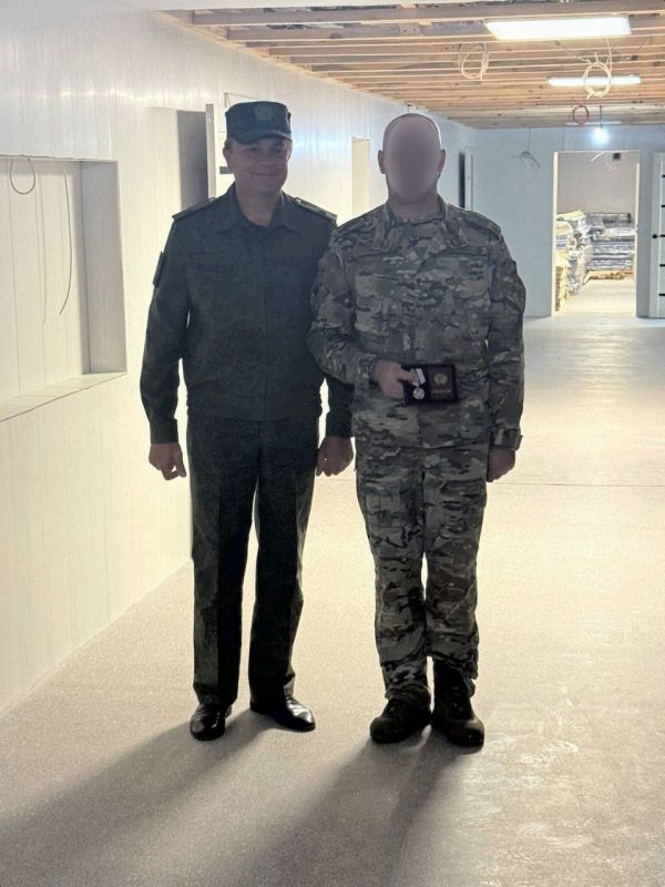 Глава ЛНР вручил 14 военнослужащим 25-й общевойсковой армии государственные награды Глава ЛНР вручил 14 военнослужащим 25-й общевойсковой армии государственные награды