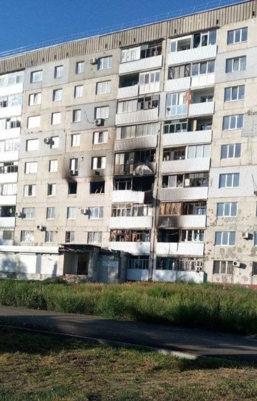 ВСУ нанесли серию дроновых ударов по жилому микрорайону Лисичанска, сообщил посол по особым поручениям МИД России Родион Мирошник ВСУ нанесли серию дроновых ударов по жилому микрорайону Лисичанска, сообщил посол по особым поручениям МИД России Родион Мирошник