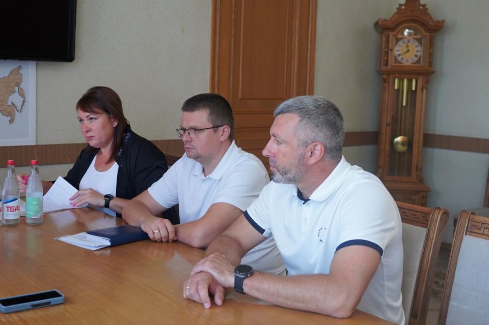 Андрей Сухачев: Встретился с Министром сельского хозяйства и продовольствия ЛНР Евгением Сорокиным и депутатом Народного Совета ЛНР Василием Леоновым Андрей Сухачев: Встретился с Министром сельского хозяйства и продовольствия ЛНР Евгением Сорокиным и депутатом Народного Совета ЛНР Василием Леоновым