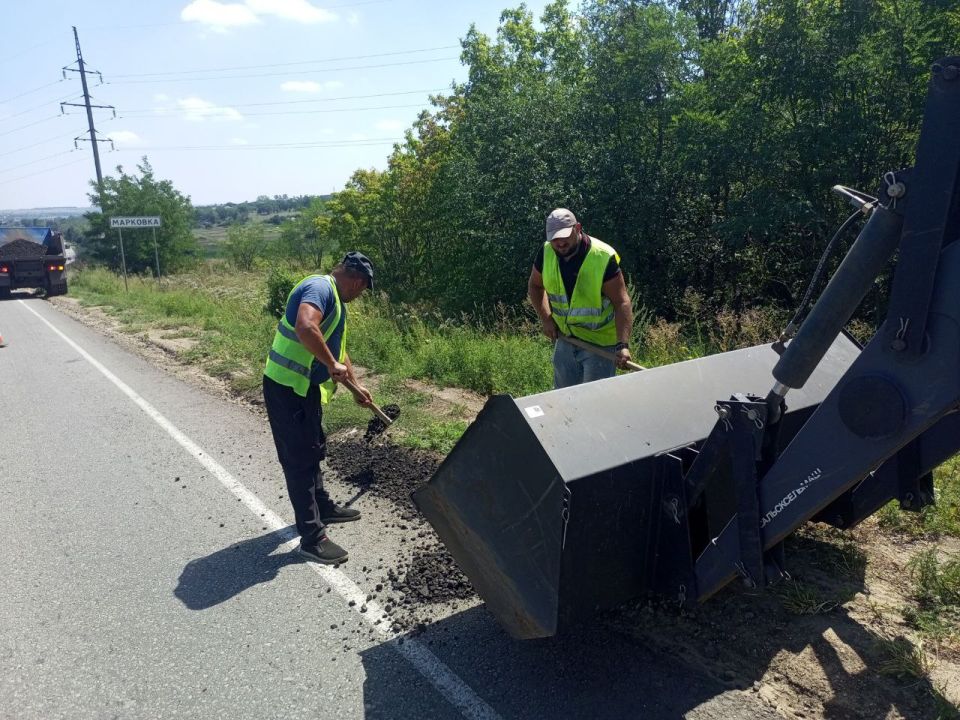 Дорожники работают на благо автомобилистов! Дорожники работают на благо автомобилистов!