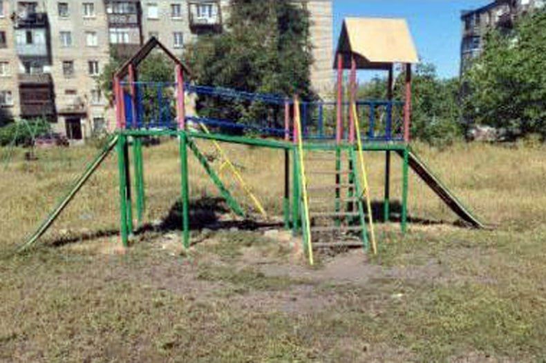Тувинцы приступила к ремонту детской площадки в Червонопартизанске Тувинцы приступила к ремонту детской площадки в Червонопартизанске