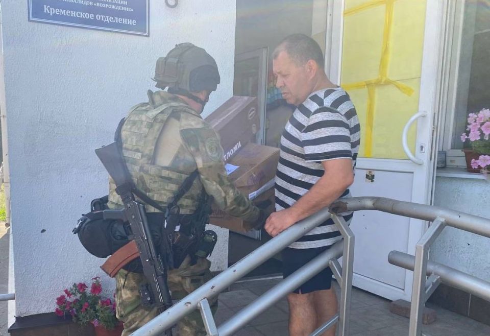 Правоохранители СОП МВД России в ЛНР привезли подарки для особенных ребят из Кременной Правоохранители СОП МВД России в ЛНР привезли подарки для особенных ребят из Кременной