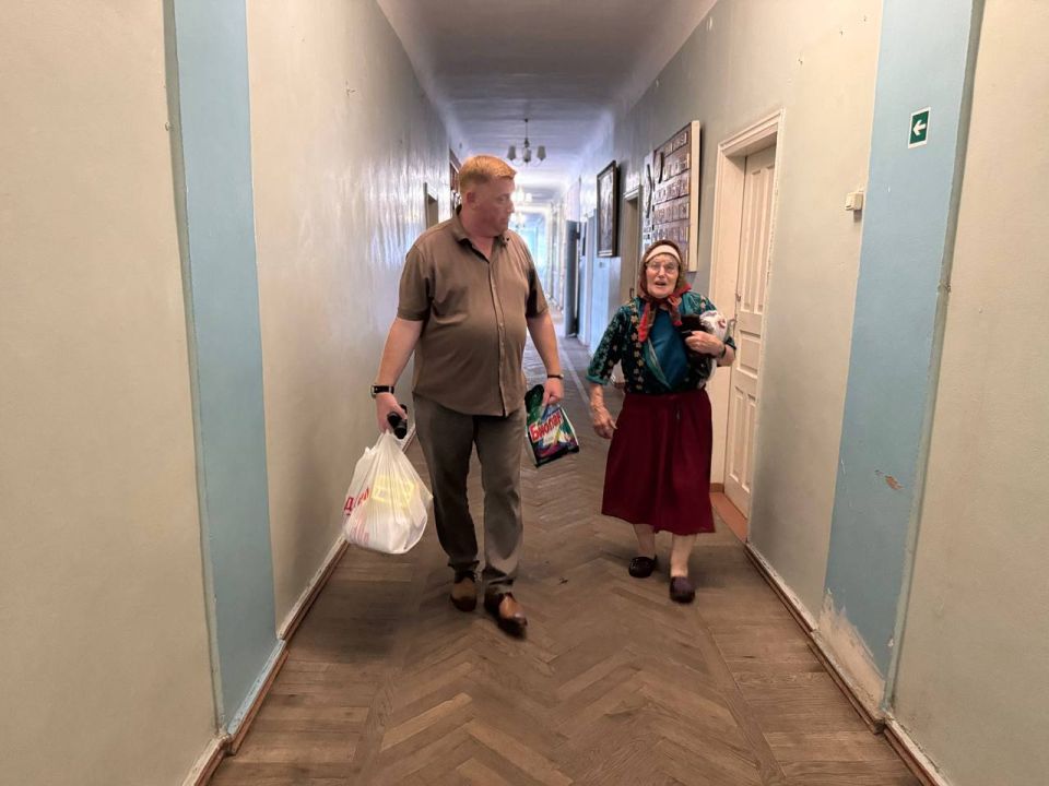 Народный фронт навестил переселенцев в Молодогвардейске Народный фронт навестил переселенцев в Молодогвардейске