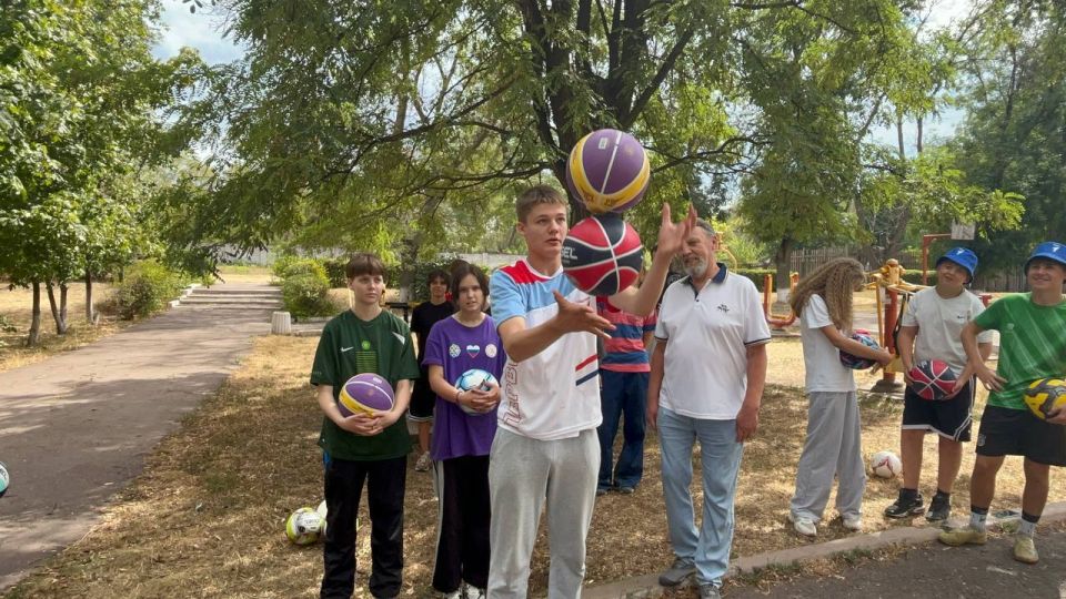 Спорт в школе — важный элемент физического и социального развития детей Спорт в школе — важный элемент физического и социального развития детей