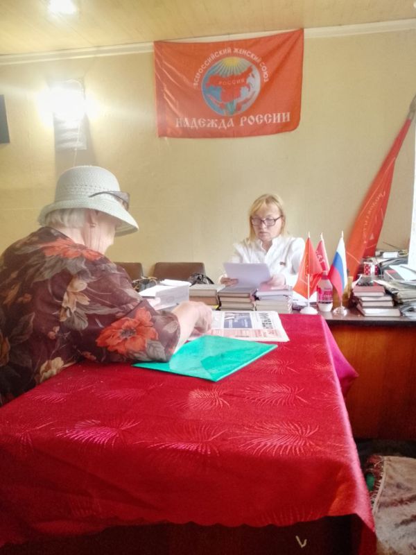 Депутат Совета городского округа города Брянка от партии «КПРФ» Валентина Бузанова провела приём граждан Депутат Совета городского округа города Брянка от партии «КПРФ» Валентина Бузанова провела приём граждан