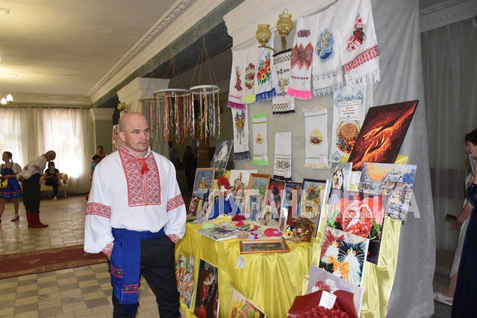 В Новопсковском Дворце культуры состоялся уже второй районный открытый фестиваль «Слобожанские росы» В Новопсковском Дворце культуры состоялся уже второй районный открытый фестиваль «Слобожанские росы»