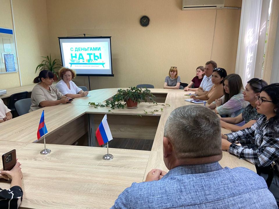 Константин Бутримов: В НОВОАЙДАРЕ ПОВЫШАЮТ ФИНАНСОВУЮ ГРАМОТНОСТЬ: СЕМИНАР "С ДЕНЬГАМИ НА "ТЫ" ДЛЯ ВСЕХ ПОКОЛЕНИЙ Константин Бутримов: В НОВОАЙДАРЕ ПОВЫШАЮТ ФИНАНСОВУЮ ГРАМОТНОСТЬ: СЕМИНАР "С ДЕНЬГАМИ НА "ТЫ" ДЛЯ ВСЕХ ПОКОЛЕНИЙ
