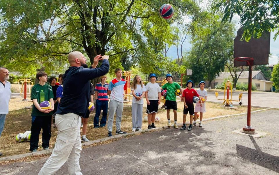 Спорт в школе — важный элемент физического и социального развития детей Спорт в школе — важный элемент физического и социального развития детей
