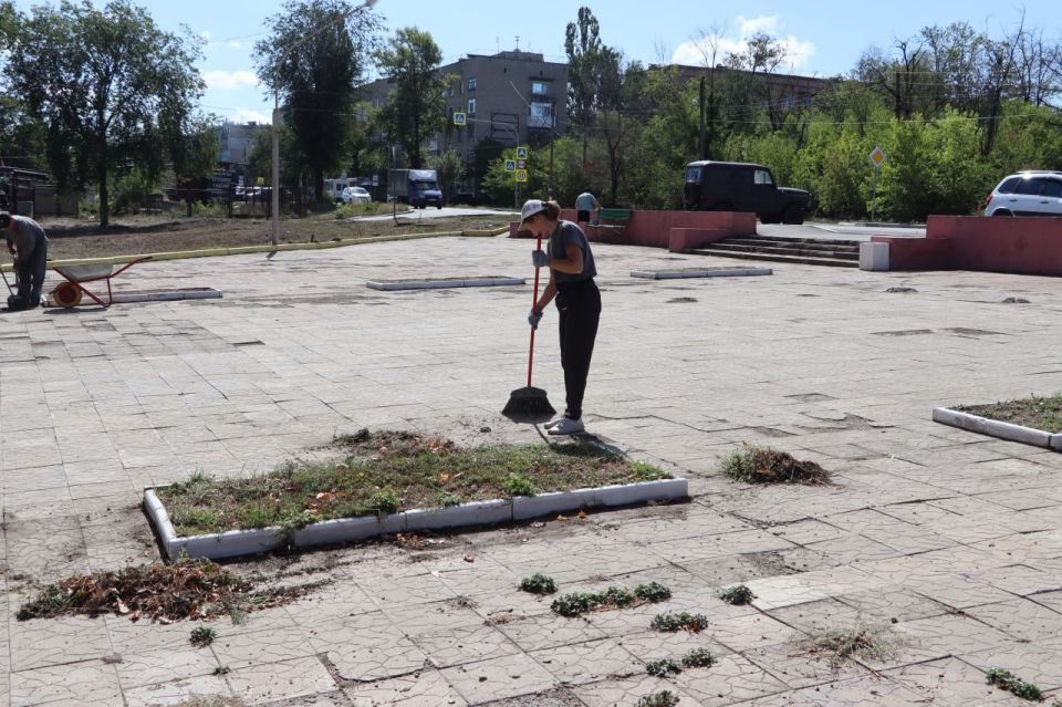 В Ирмино навели порядок на Мемориале родоначальникам стахановского движения В Ирмино навели порядок на Мемориале родоначальникам стахановского движения