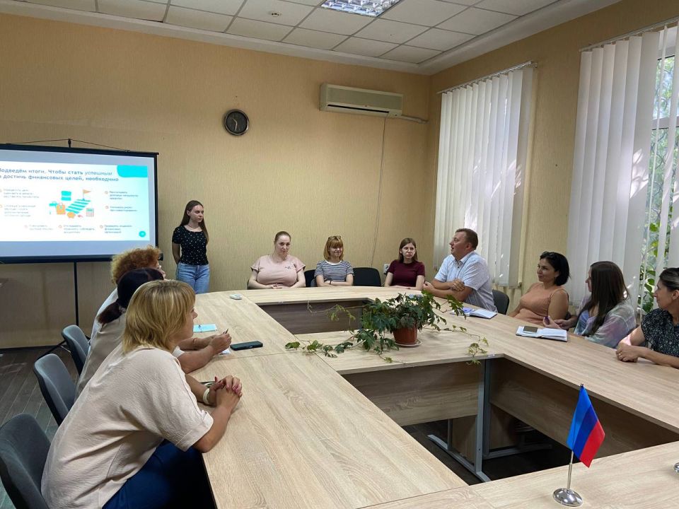 Константин Бутримов: В НОВОАЙДАРЕ ПОВЫШАЮТ ФИНАНСОВУЮ ГРАМОТНОСТЬ: СЕМИНАР "С ДЕНЬГАМИ НА "ТЫ" ДЛЯ ВСЕХ ПОКОЛЕНИЙ Константин Бутримов: В НОВОАЙДАРЕ ПОВЫШАЮТ ФИНАНСОВУЮ ГРАМОТНОСТЬ: СЕМИНАР "С ДЕНЬГАМИ НА "ТЫ" ДЛЯ ВСЕХ ПОКОЛЕНИЙ