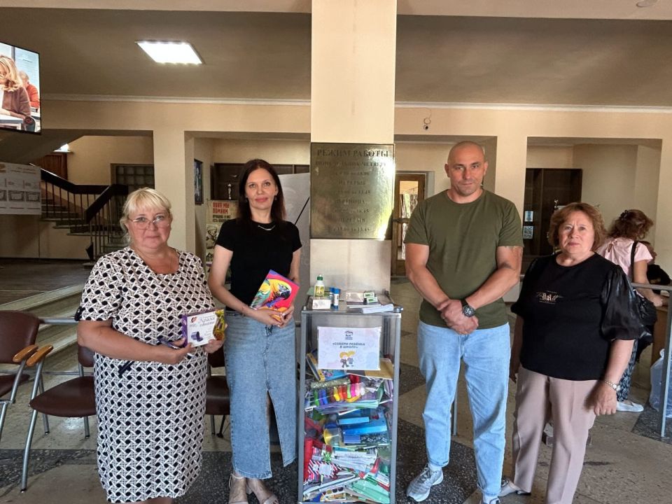 Краснолучане массово поддерживают акцию «Собери ребенка в школу» Краснолучане массово поддерживают акцию «Собери ребенка в школу»