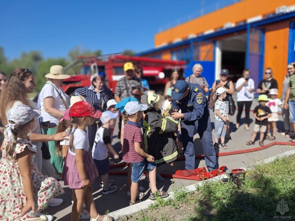 Яркая экскурсия в мир пожарных героев! Яркая экскурсия в мир пожарных героев!