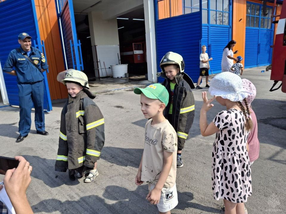 Яркая экскурсия в мир пожарных героев! Яркая экскурсия в мир пожарных героев!
