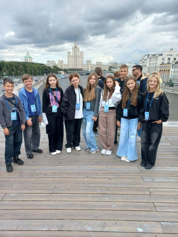 Светлана Гребенькова: Яркое лето юных алчевцев. Школьные каникулы дети Алчевска активно используют, чтобы посмотреть нашу необъятную страну Светлана Гребенькова: Яркое лето юных алчевцев. Школьные каникулы дети Алчевска активно используют, чтобы посмотреть нашу необъятную страну