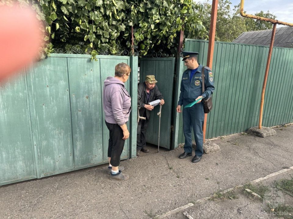"ОСТОРОЖНО: ОГОНЬ НЕ ПРОЩАЕТ БЕЗРАЗЛИЧИЯ!" "ОСТОРОЖНО: ОГОНЬ НЕ ПРОЩАЕТ БЕЗРАЗЛИЧИЯ!"
