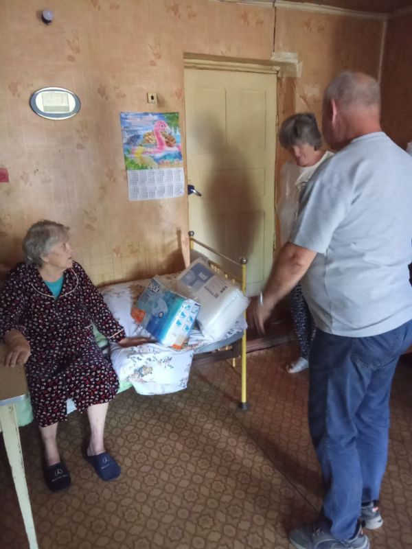 В селе Ореховка Лутугинского муниципального округа депутат Совета Михаил Чаленко совместно с начальником Ореховского отдела по жизнеобеспечению администрации Александром Апанасовым провел прием граждан, на котором... В селе Ореховка Лутугинского муниципального округа депутат Совета Михаил Чаленко совместно с начальником Ореховского отдела по жизнеобеспечению администрации Александром Апанасовым провел прием граждан, на котором...