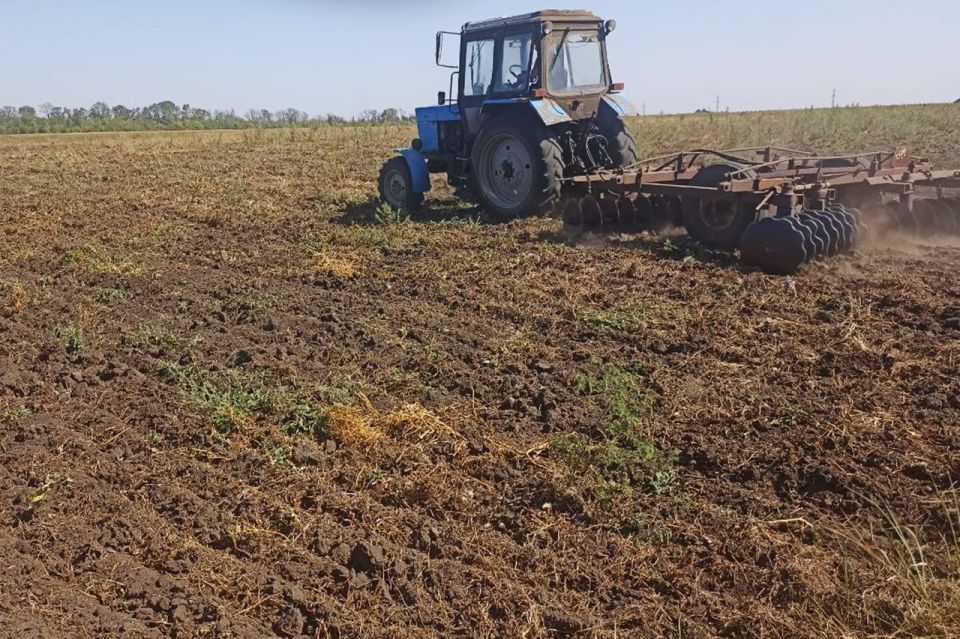 Обновление противопожарных минерализованных полос проводится в пгт Ленинский Обновление противопожарных минерализованных полос проводится в пгт Ленинский