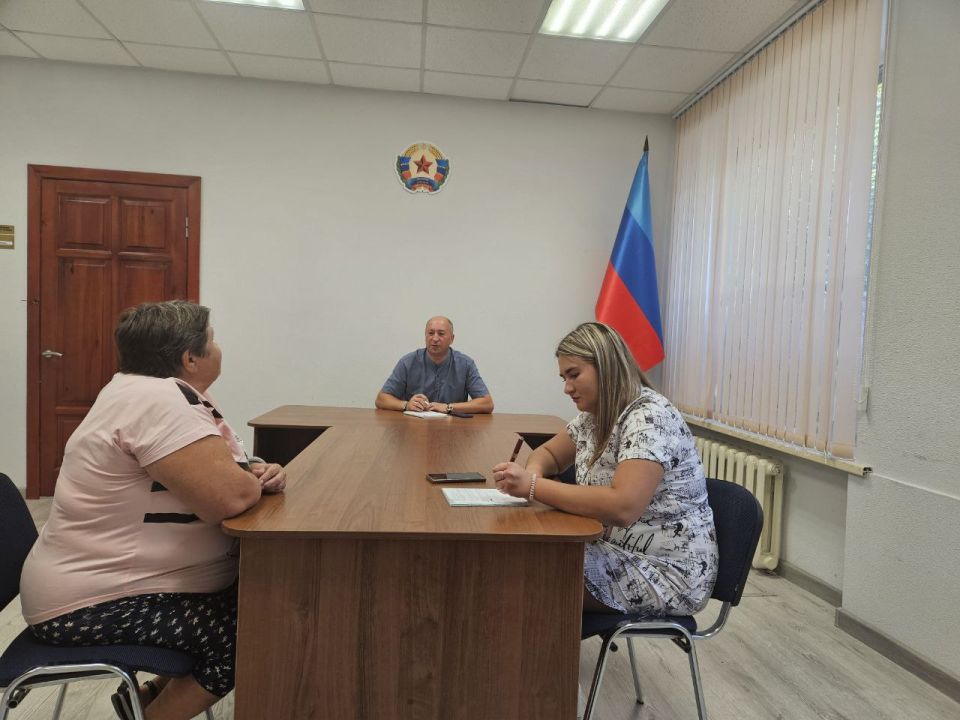 Глава муниципалитета провел личный приём граждан, на котором жители смогли напрямую задать свои вопросы и получить квалифицированные ответы и разъяснения Глава муниципалитета провел личный приём граждан, на котором жители смогли напрямую задать свои вопросы и получить квалифицированные ответы и разъяснения