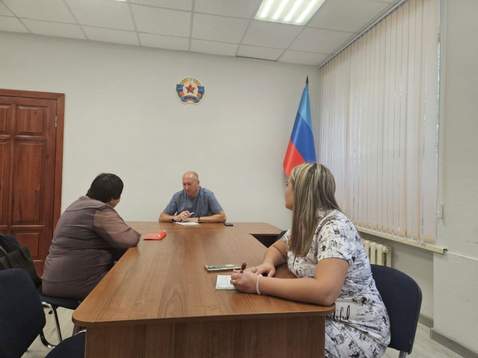 Глава муниципалитета провел личный приём граждан, на котором жители смогли напрямую задать свои вопросы и получить квалифицированные ответы и разъяснения Глава муниципалитета провел личный приём граждан, на котором жители смогли напрямую задать свои вопросы и получить квалифицированные ответы и разъяснения