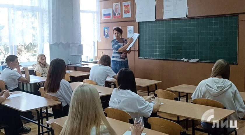 Реорганизация школ ЛНР, направленная на укрупнение, пройдет в течение учебного года. Об этом на брифинге в Доме Правительства сообщил министр образования и науки региона Иван Кусов Реорганизация школ ЛНР, направленная на укрупнение, пройдет в течение учебного года. Об этом на брифинге в Доме Правительства сообщил министр образования и науки региона Иван Кусов