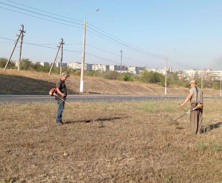 МУП «Служба дорожного хозяйства и благоустройства города Алчевска ЛНР» проводит работы на территории города МУП «Служба дорожного хозяйства и благоустройства города Алчевска ЛНР» проводит работы на территории города