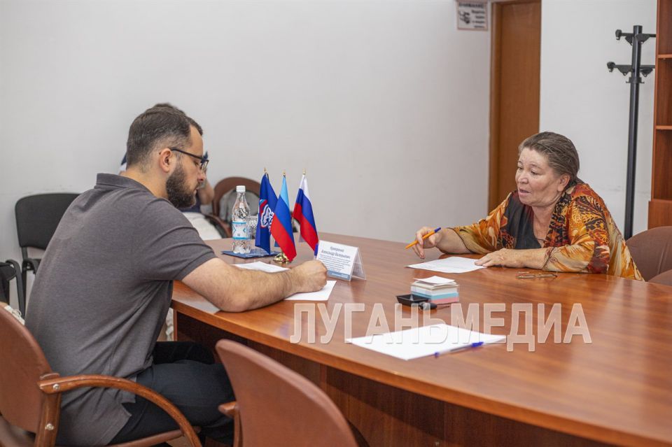 Депутат Народного Совета ЛНР Александр Криеренко провел прием граждан в Луганске Депутат Народного Совета ЛНР Александр Криеренко провел прием граждан в Луганске
