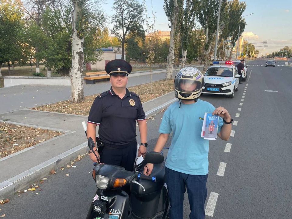 Сотрудники управления Госавтоинспекции осуществляют контроль за соблюдением ПДД среди участников дорожного движения на дорогах столицы Сотрудники управления Госавтоинспекции осуществляют контроль за соблюдением ПДД среди участников дорожного движения на дорогах столицы