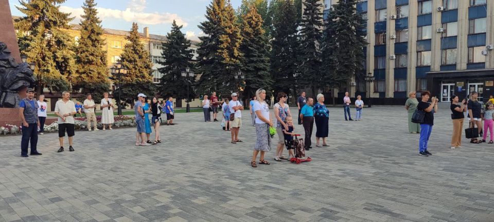 Вечерняя суббота в городе Антрацит уже традиционно прошла под звуки музыки Вечерняя суббота в городе Антрацит уже традиционно прошла под звуки музыки