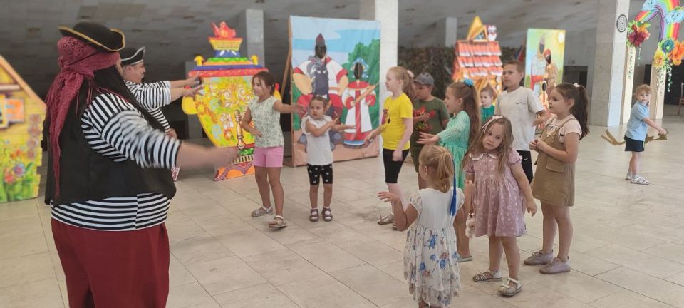 В Антрацитовском центральном городском Дворце культуры им. Ленина «Теремок» продолжает дарить яркие эмоции своим посетителям! В Антрацитовском центральном городском Дворце культуры им. Ленина «Теремок» продолжает дарить яркие эмоции своим посетителям!