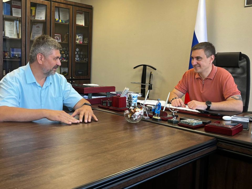 Участник программы "Герои Луганщины" Сергей Зайцев успешно стажируется в Минпромторге ЛНР под руководством Министра Владислава Варшавского