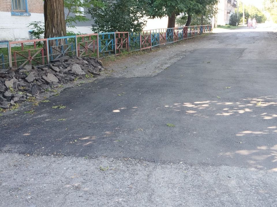 В Брянке активно продолжается ямочный ремонт асфальтированного покрытия в отдаленных жилмассивах города за счет бюджетных средств В Брянке активно продолжается ямочный ремонт асфальтированного покрытия в отдаленных жилмассивах города за счет бюджетных средств
