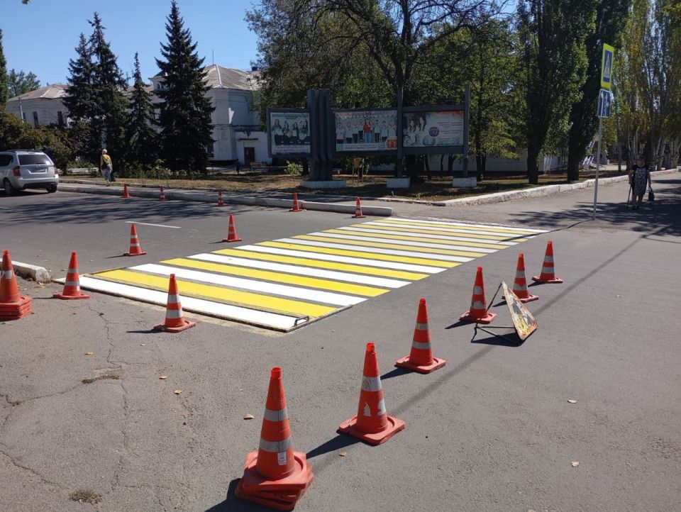 Коммунальщики продолжают работы на территории города Коммунальщики продолжают работы на территории города