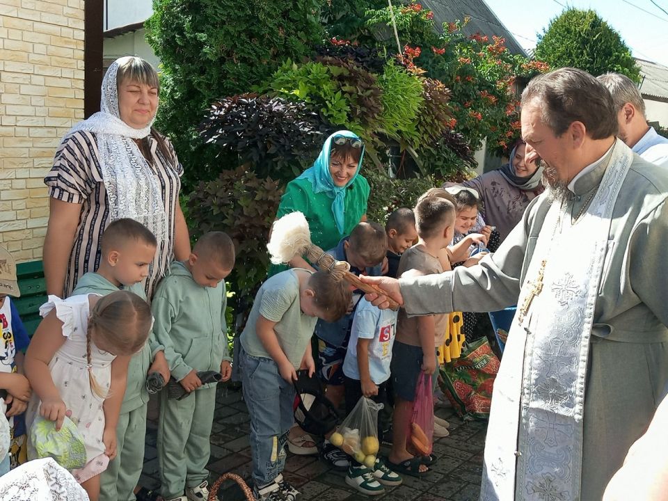 В учреждениях культуры и образования города Ровеньки прошли тематические мероприятия, приуроченные празднику Преображение Господне В учреждениях культуры и образования города Ровеньки прошли тематические мероприятия, приуроченные празднику Преображение Господне