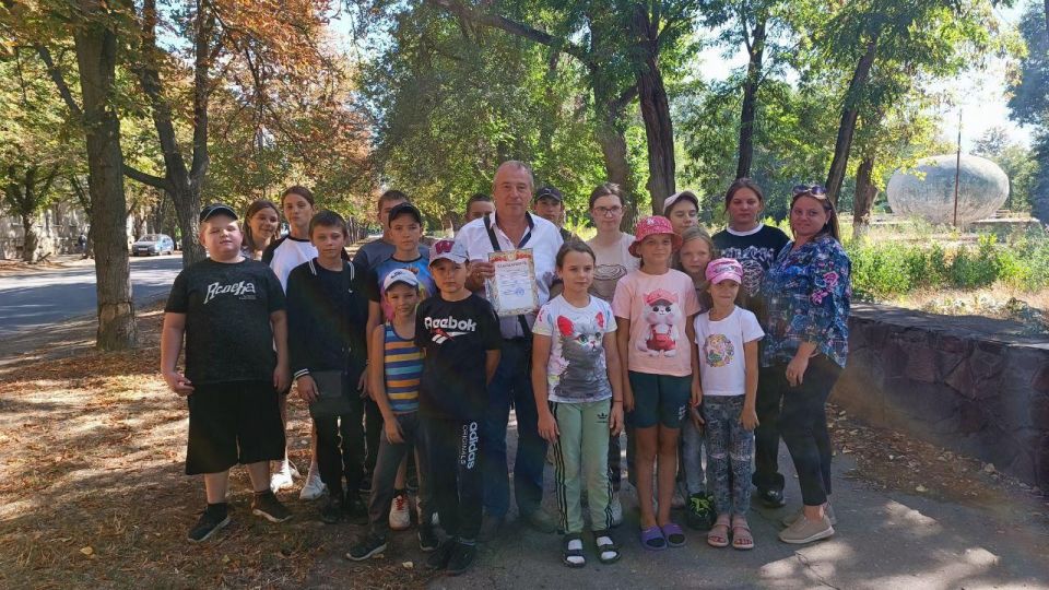 Депутат Народного Совета Юрий Юров организовал для детей из села Боровеньки прифронтового Кременского района культурно-развлекательную поездку в Луганск Депутат Народного Совета Юрий Юров организовал для детей из села Боровеньки прифронтового Кременского района культурно-развлекательную поездку в Луганск
