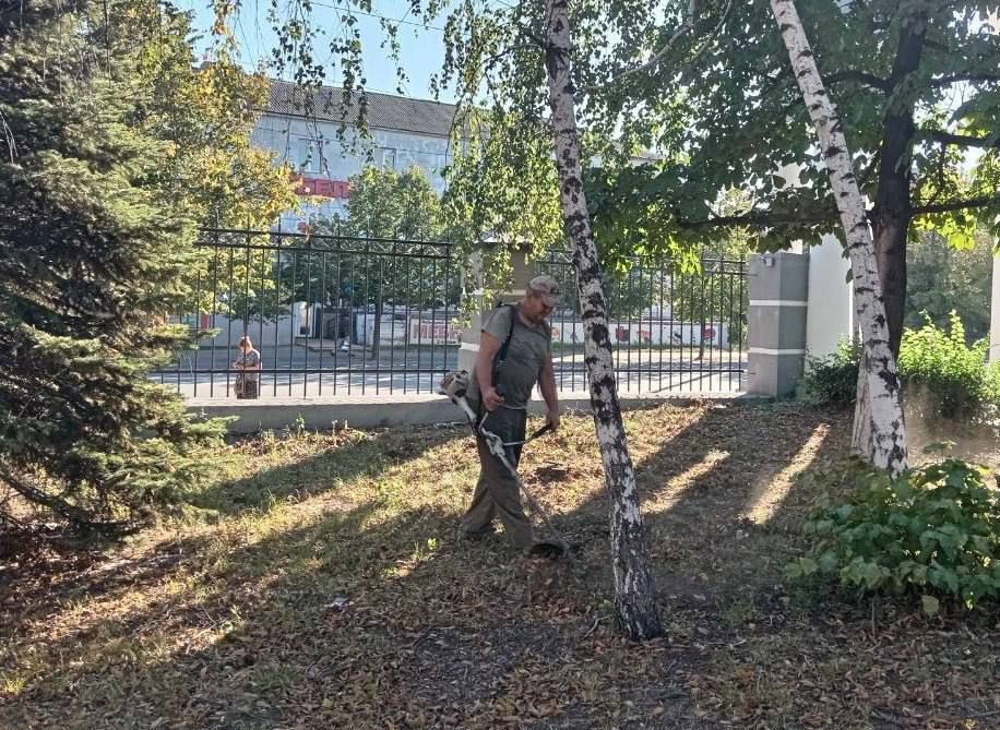 Коммунальные службы проводят работы на территории города Коммунальные службы проводят работы на территории города