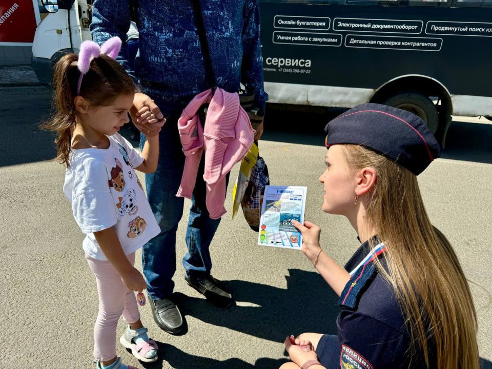 Сотрудники Центра ДиТН, ПБДД ГИБДД МВД по ЛНР напомнили юным луганчанам о безопасности на дороге Сотрудники Центра ДиТН, ПБДД ГИБДД МВД по ЛНР напомнили юным луганчанам о безопасности на дороге