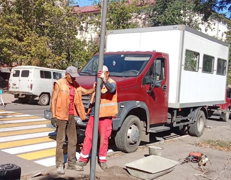 Коммунальные службы проводят работы на территории города Коммунальные службы проводят работы на территории города