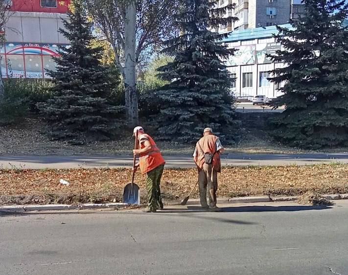 Коммунальные службы проводят работы на территории города Коммунальные службы проводят работы на территории города
