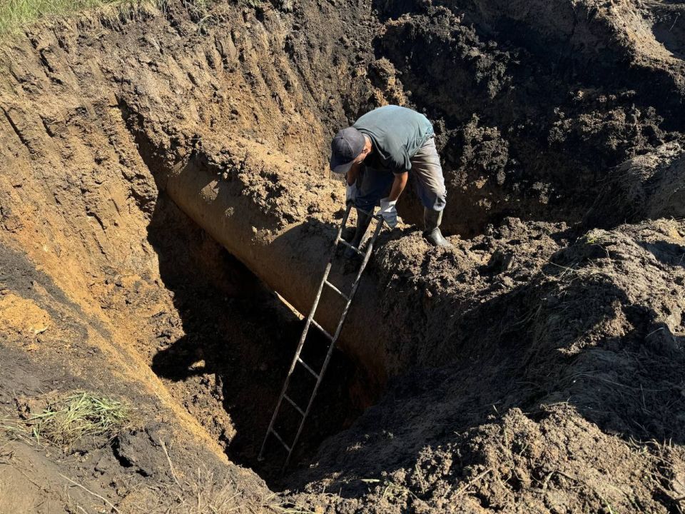 "Лугансквода" ремонтирует магистральный водовод, который снабжает водой более 110 тыс "Лугансквода" ремонтирует магистральный водовод, который снабжает водой более 110 тыс