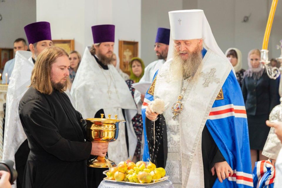 Представители Администрации Главы ЛНР, администрации Луганска и финалисты регионального кадрового проекта «Герои Луганщины» передали освященные яблоки военнослужащим Представители Администрации Главы ЛНР, администрации Луганска и финалисты регионального кадрового проекта «Герои Луганщины» передали освященные яблоки военнослужащим