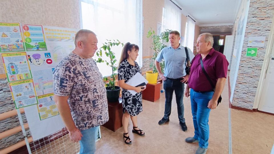Проверка восстановительных работ в с. Новая Астрахань Кременского МО Проверка восстановительных работ в с. Новая Астрахань Кременского МО