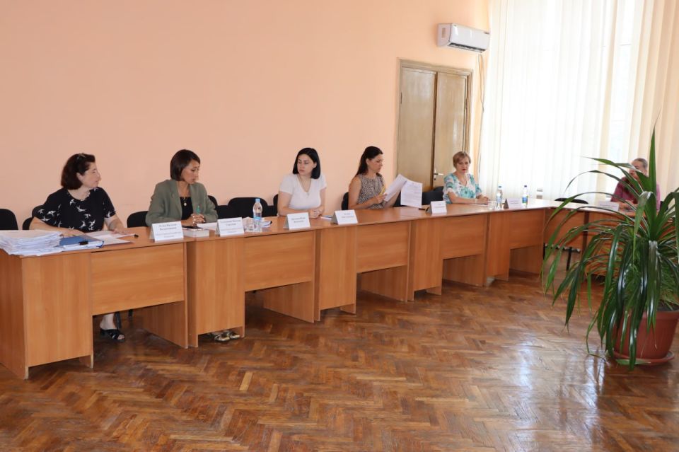 В Лутугинском округе состоялось очередное заседание Районной комиссии по делам несовершеннолетних и защите их прав В Лутугинском округе состоялось очередное заседание Районной комиссии по делам несовершеннолетних и защите их прав