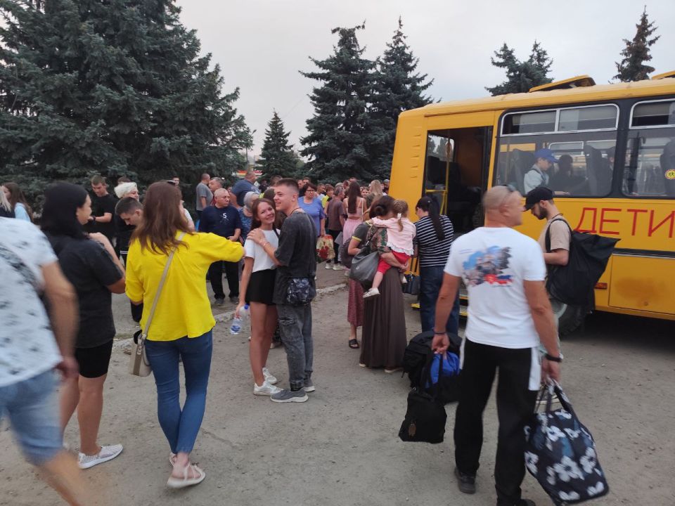 Обучающиеся образовательных учреждений Краснодонщины, при поддержке шефа-региона Курганской области, отправились в загородный оздоровительный лагерь «Чумляк» Обучающиеся образовательных учреждений Краснодонщины, при поддержке шефа-региона Курганской области, отправились в загородный оздоровительный лагерь «Чумляк»
