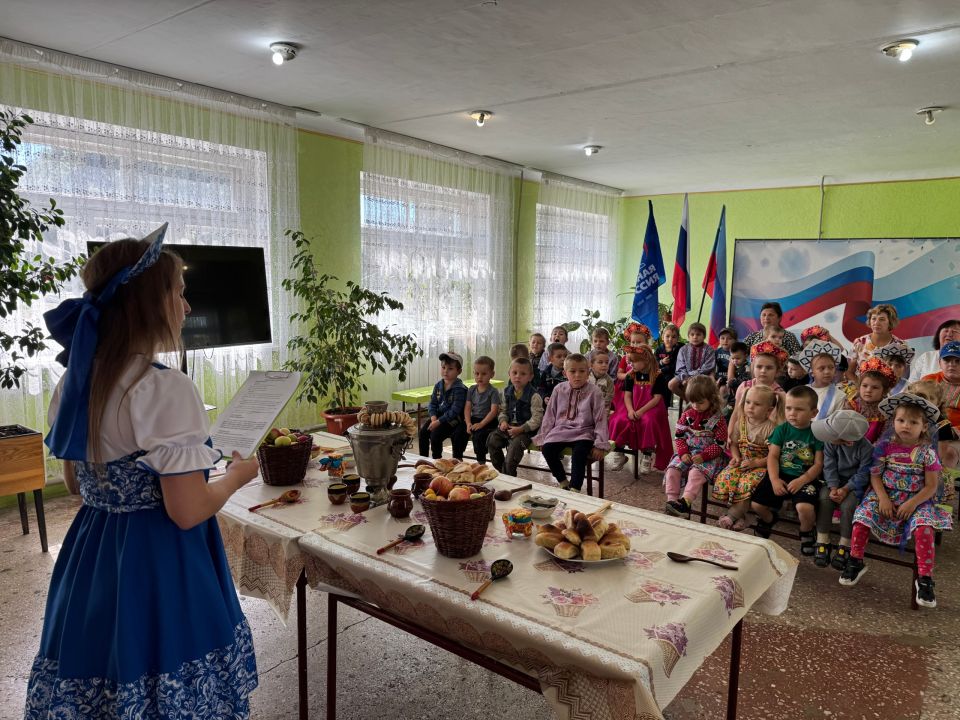 В учреждениях культуры и образования города Ровеньки прошли тематические мероприятия, приуроченные празднику Преображение Господне В учреждениях культуры и образования города Ровеньки прошли тематические мероприятия, приуроченные празднику Преображение Господне