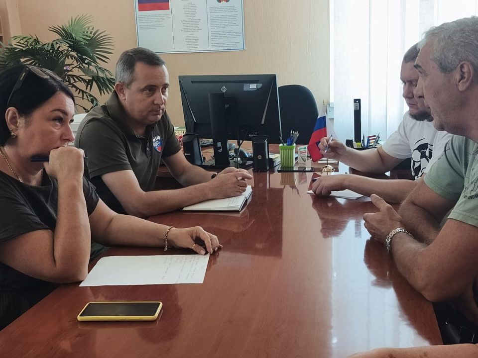 Андрей Губарев: Провел прием граждан в г. Золотое городского округа муниципальное образование городской округ город Первомайск Андрей Губарев: Провел прием граждан в г. Золотое городского округа муниципальное образование городской округ город Первомайск