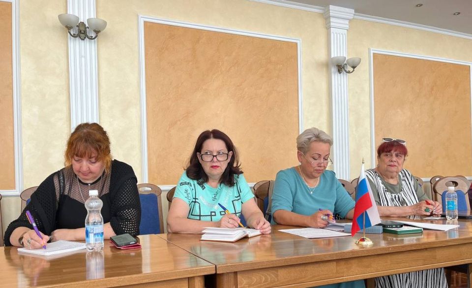Представитель Министерства культуры ЛНР и сотрудник Росгвардии по ЛНР провели рабочее совещание для руководителей подведомственных учреждений культуры ЛНР Представитель Министерства культуры ЛНР и сотрудник Росгвардии по ЛНР провели рабочее совещание для руководителей подведомственных учреждений культуры ЛНР