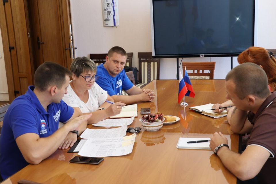 Депутат Народного Совета ЛНР, руководитель ЛРО ВОО "Молодая Гвардия Единой России" Андрей Самойлов посетил Северодонецк Депутат Народного Совета ЛНР, руководитель ЛРО ВОО "Молодая Гвардия Единой России" Андрей Самойлов посетил Северодонецк