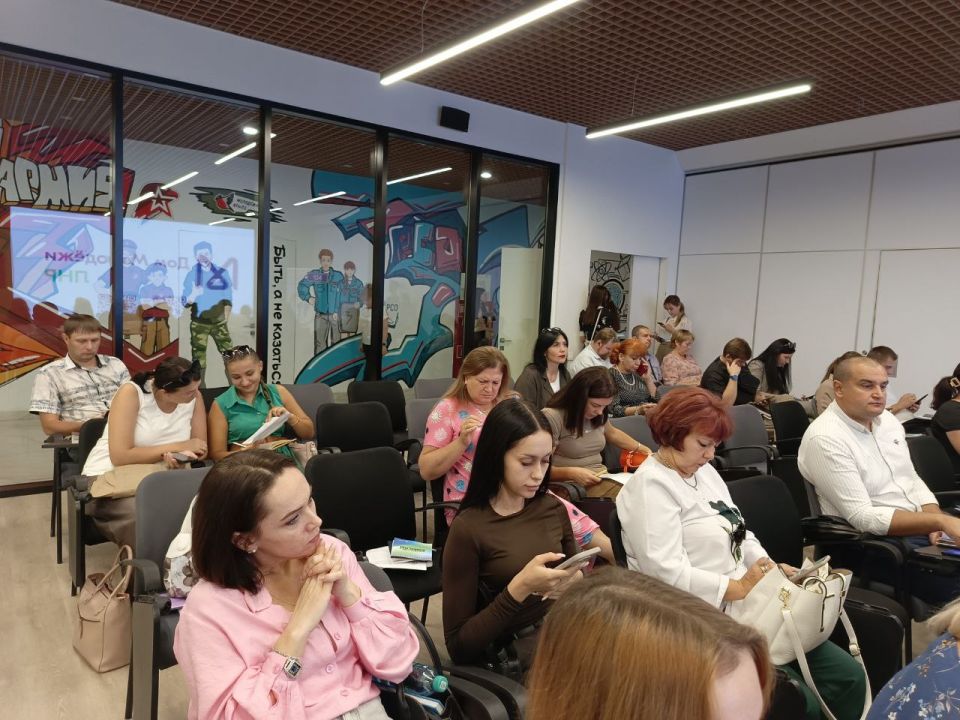 Ровеньки на страже информационного фронта: представители Администрации в Луганске на важном семинаре! Ровеньки на страже информационного фронта: представители Администрации в Луганске на важном семинаре!